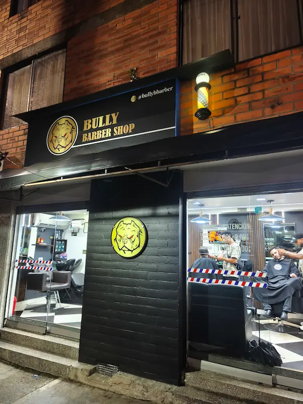 BULLY BARBERÍA fachada